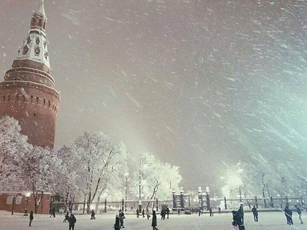 Снег в Москве фото
