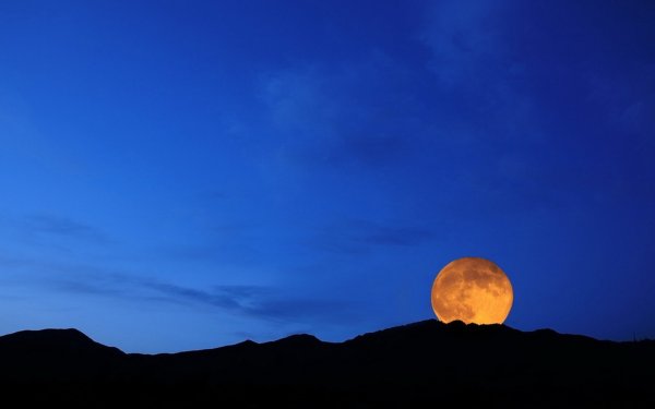 Обои на рабочий стол Луна
