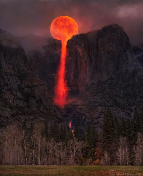 Луна сливается в Йосемитский водопад