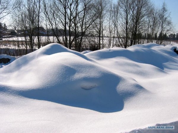 Холмик снега