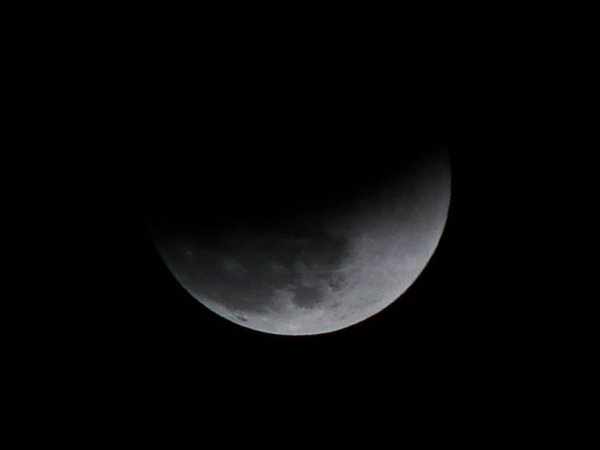 Луна на сером фоне