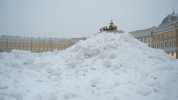 Снег и заторы в Петербурге