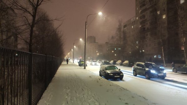 В СПБ передают снегопад