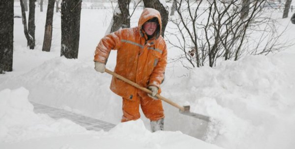 Дворник зимой