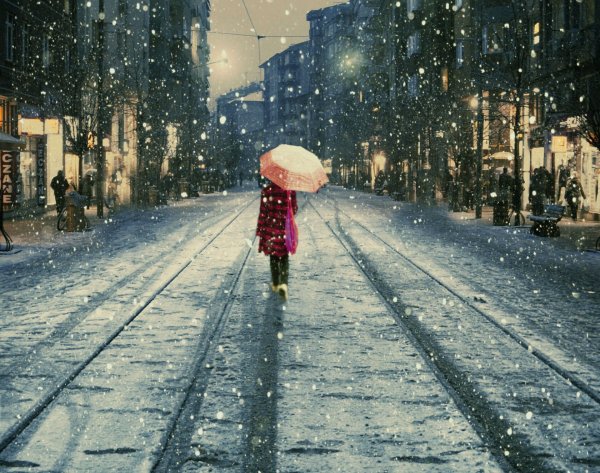 Одинокий человек зимой