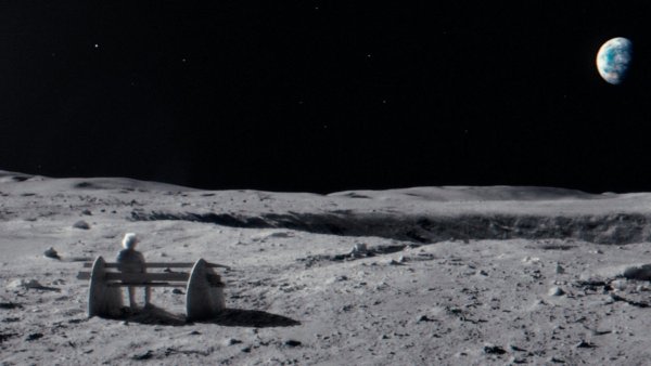 Красивая Луна и человек