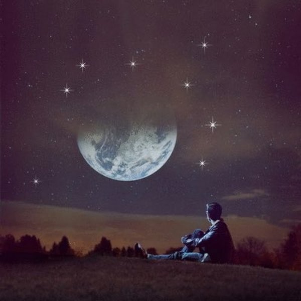 Парень под луной