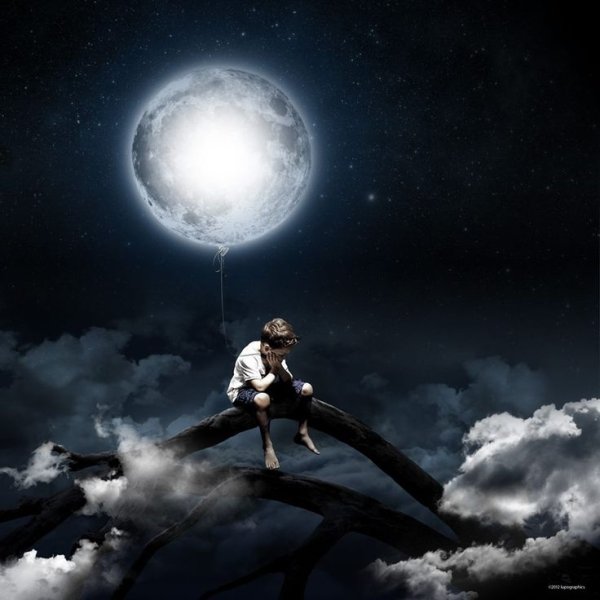 Парень под луной