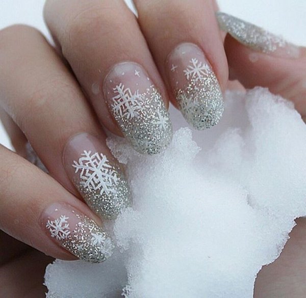 Маникюр со снежинками