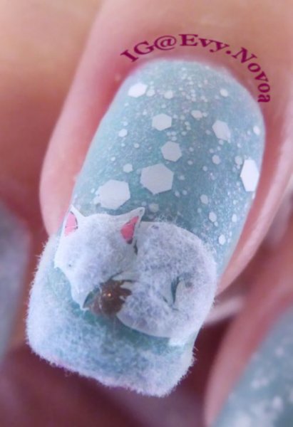 Зимний маникюр с животными