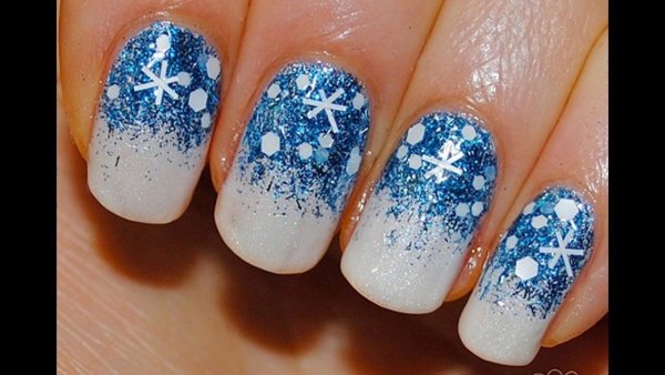 Новогодний маникюр снег