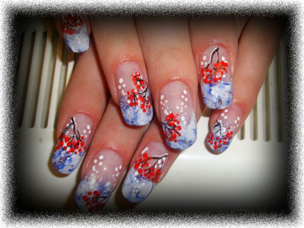 Маникюр с рябиной зимний