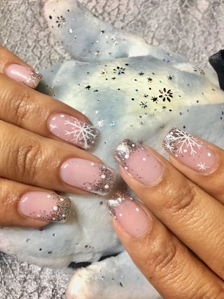 Новогодний френч со снежинками