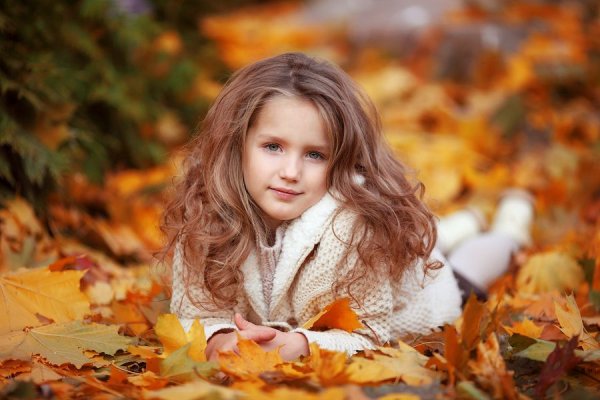 Осенний портрет девочки