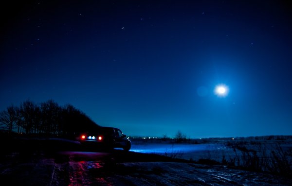 Ночная дорога с луной