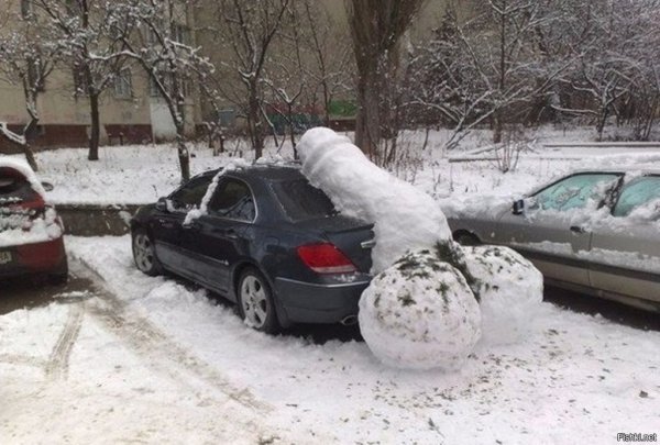 Машина в сугробе