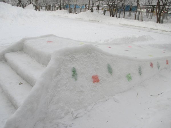 Снежные горки в садике