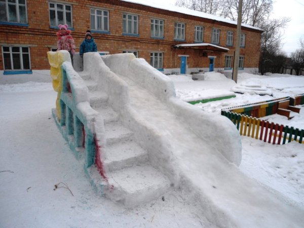 Снежная горка в детском саду