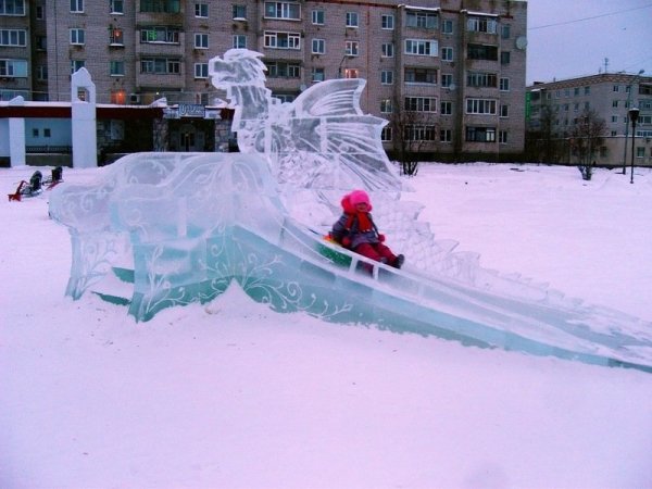 Из снега. Горки. Ледяная
