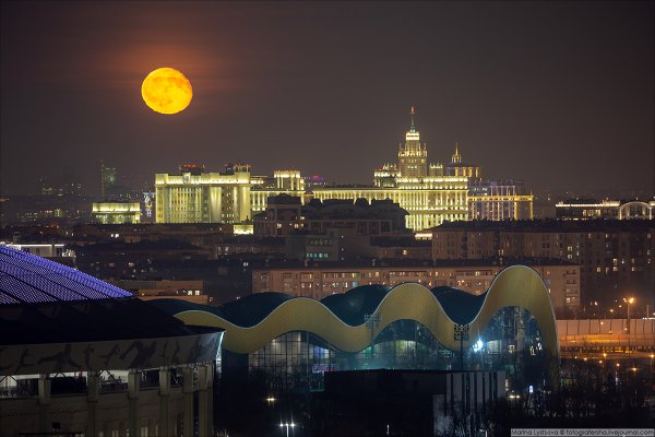 Луна в Москве