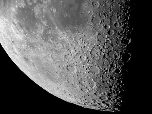 Луна в телескоп