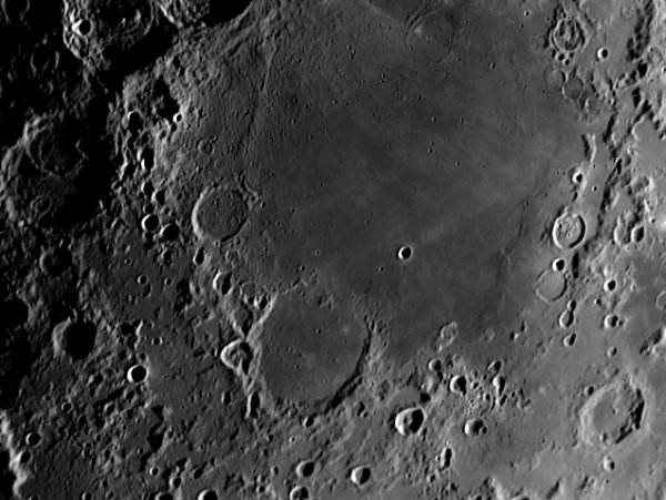 Кратеры Луны через телескоп