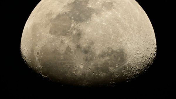 Луна через телескоп