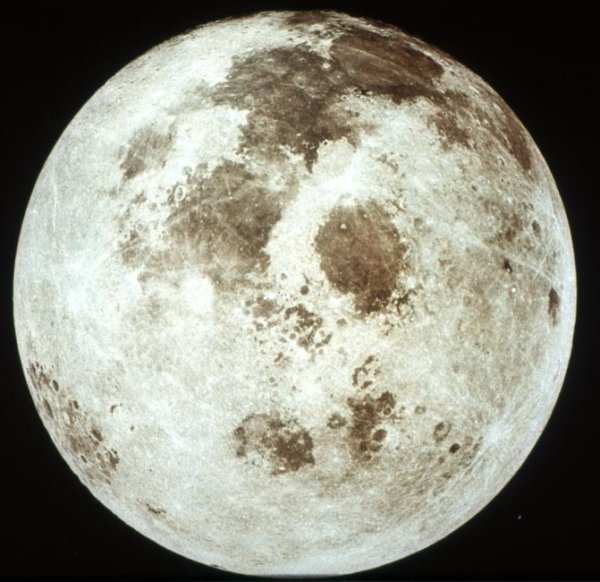 Вид Луны в телескоп