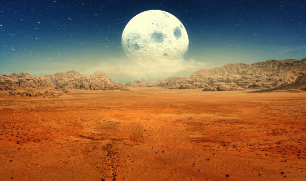 Луна и звезды в пустыне