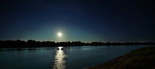 Ночь над рекой