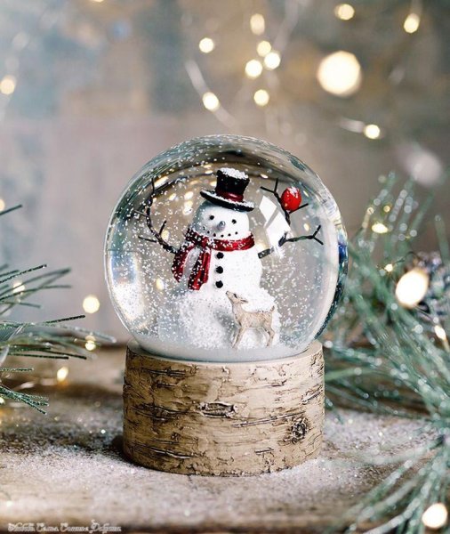 Стеклянный зимний шар