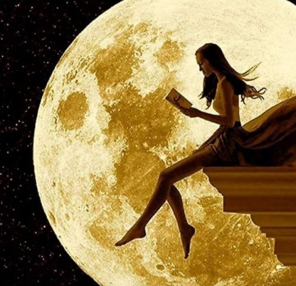 Золотая женщина Луна