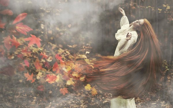 Фото девушка осень дым