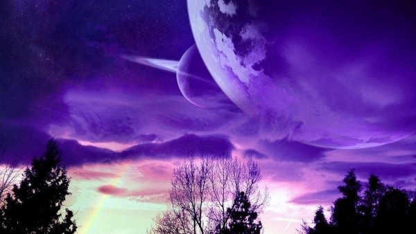 Фиолетовое небо с луной