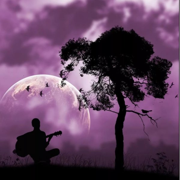 Гитарист на фоне Луны