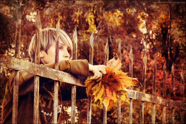 Грустная осенняя девушка