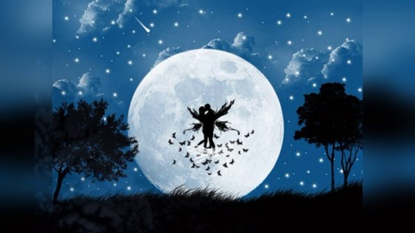 Фигура на фоне Луны