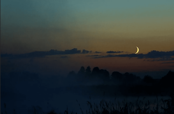 Месяц над рекой