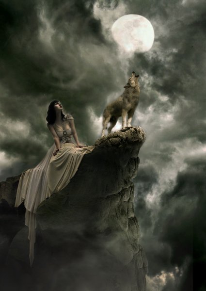 Девушка волчица воет на луну