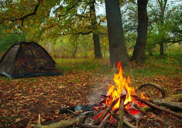 Палатка костер