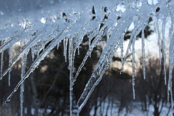 Сосульки зимой