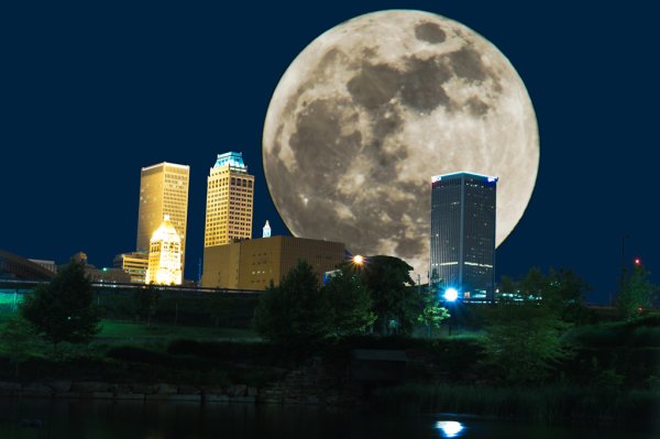 Низкая Луна