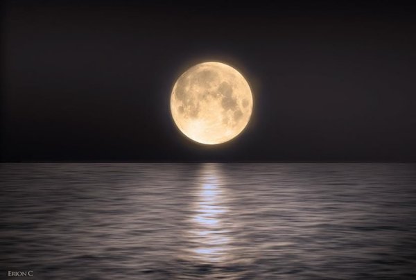 Луна в Атлантическом океане