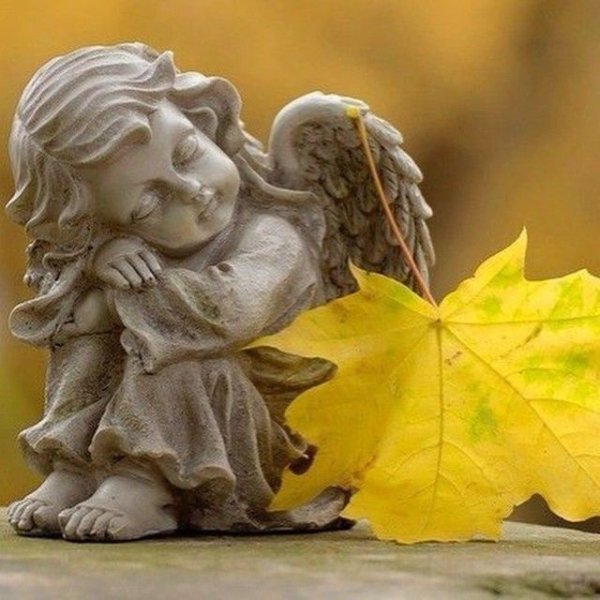 Ангел осенью