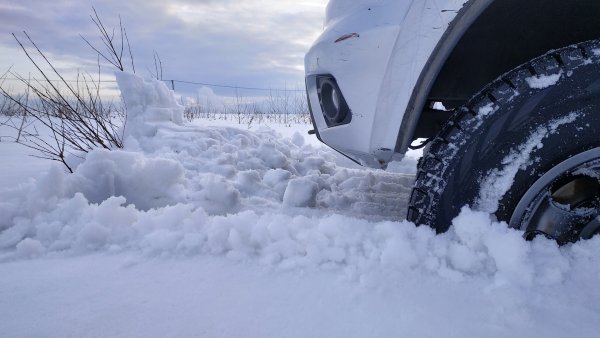 Движение автомобиля по снегу
