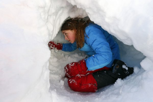Человек под снегом