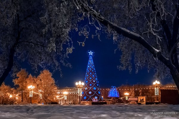 Ночной зимний сквер Кирова Иркутск