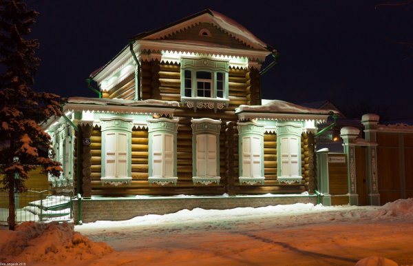 Ночной Иркутск здания
