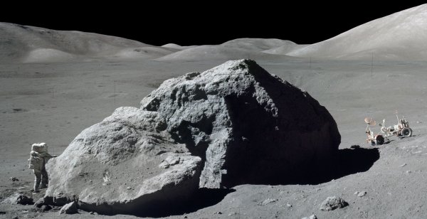 Поверхность Луны