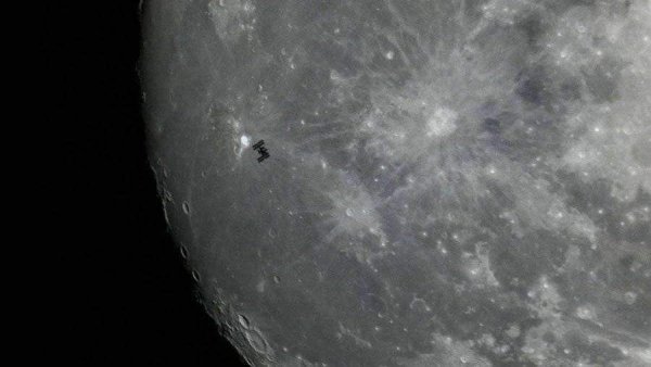 Полезные ископаемые на Луне